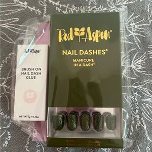 Green Press-On Nails